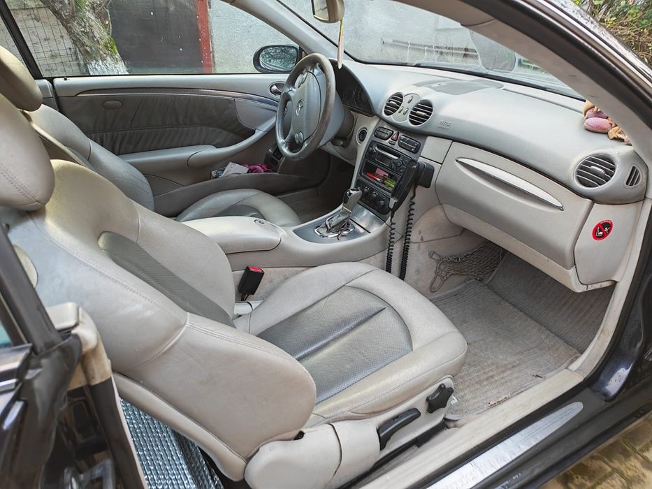 Dezmembrez Mercedes CLK W209 facelift și non-facelift, coupe/cabrio, culoare Tanzanite Blue Metallic și gri deschis.