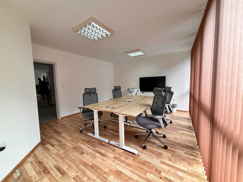 Офис под наем, център ЖП гара