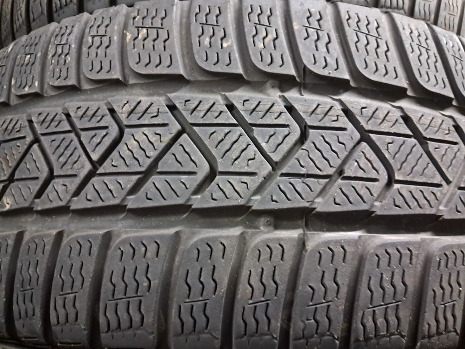 Anvelope second iarna 205 40 R17 Pirelli