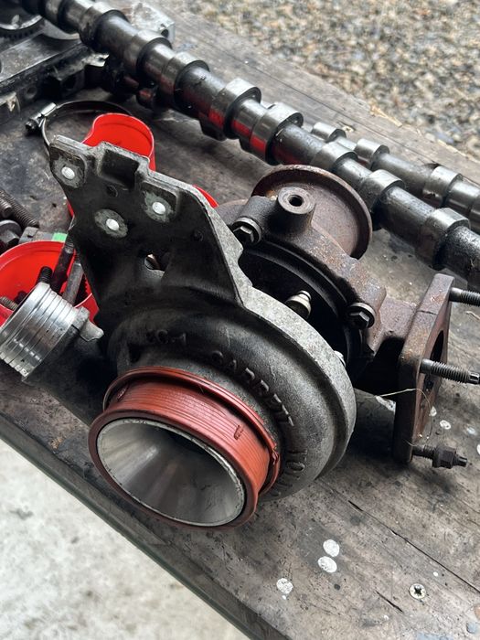 Dezmembrez motor Volvo 2.4 diesel