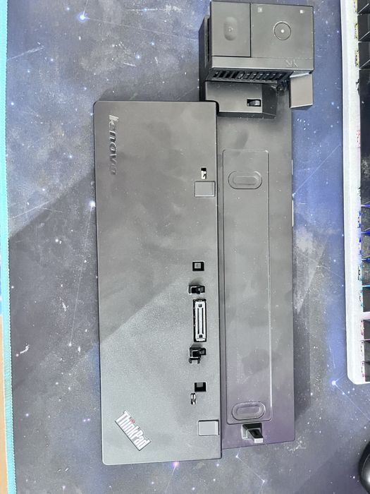 Lenovo ThinkPad Pro Dock – Docking Station Laptop cu USB 3.0 / DisplayPort / VGA / DVI