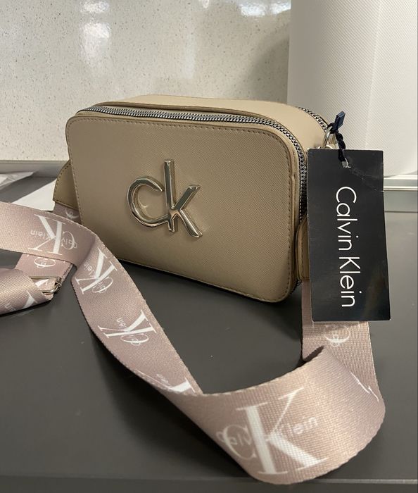 Calvin Klein чанта