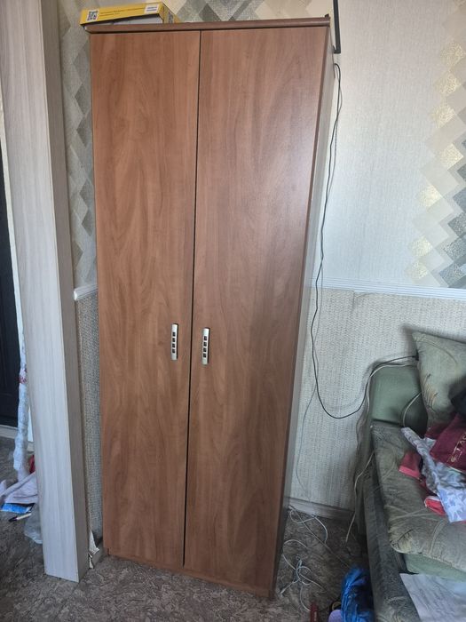 Продам шкаф. Высота 1,8м.ширина 67.