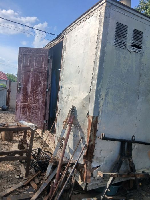 Vând vagon este din aluminiu