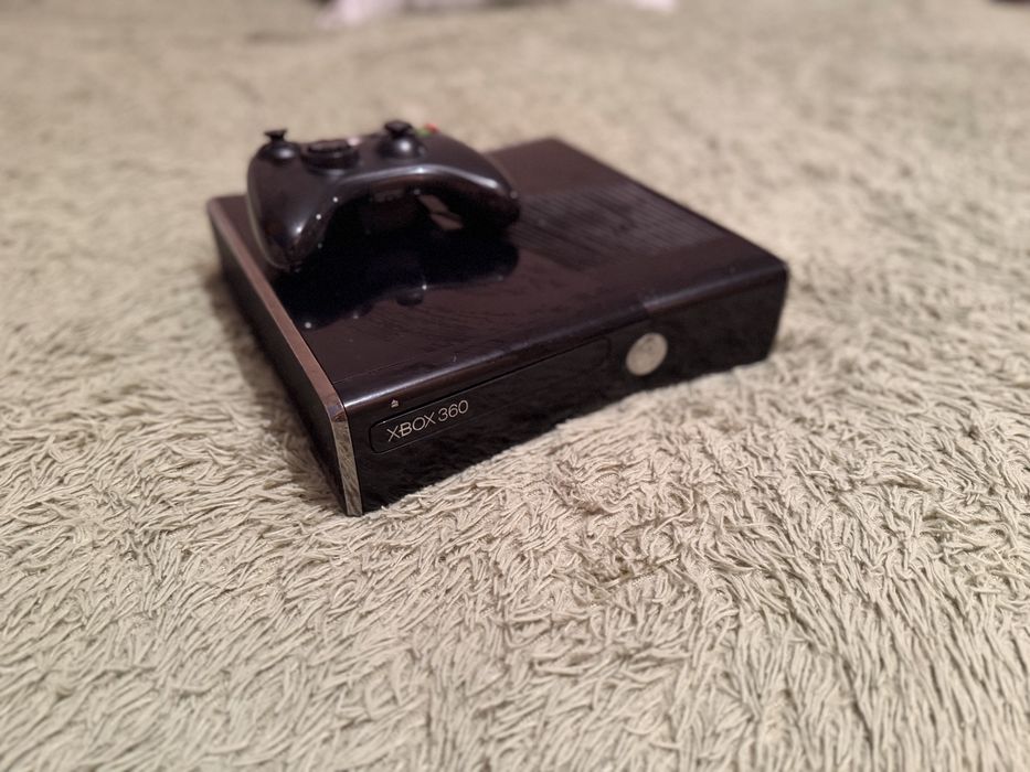 Xbox 360 с Kinect (Прошитая, отличный комплект)