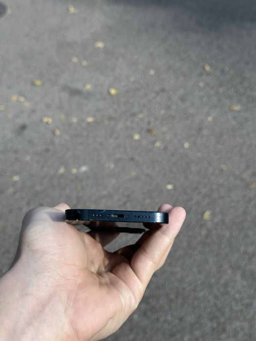 Продам Iphone 13