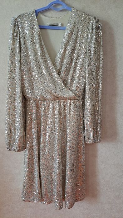 Платье с пайетками праздничное