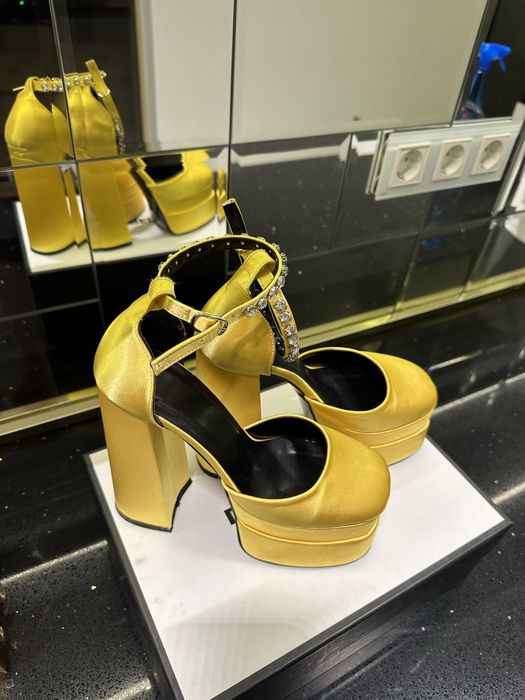 Pantofi cu platforma NOI