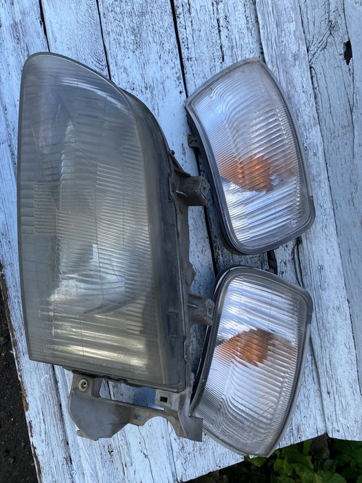 Продам фару с поворотниками и стойку на заднюю дверь багажника