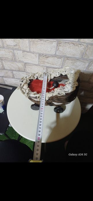 Стара плетена количка за кукла