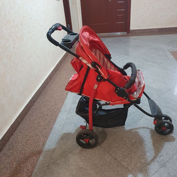 Продается коляски прогулочная