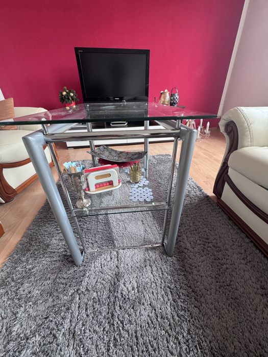 Masuta din sticla si rama metalica