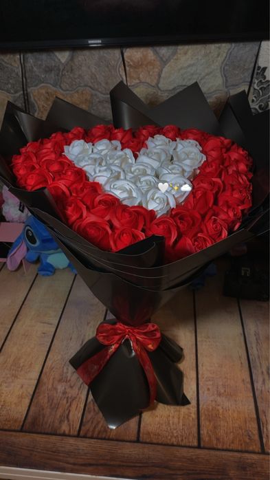 Buchet 51 trandafiri din sapun Inima