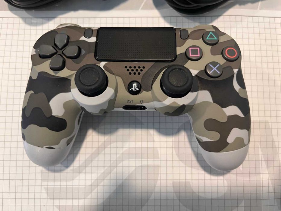 Продавам Play Station 4 White Limited Edition