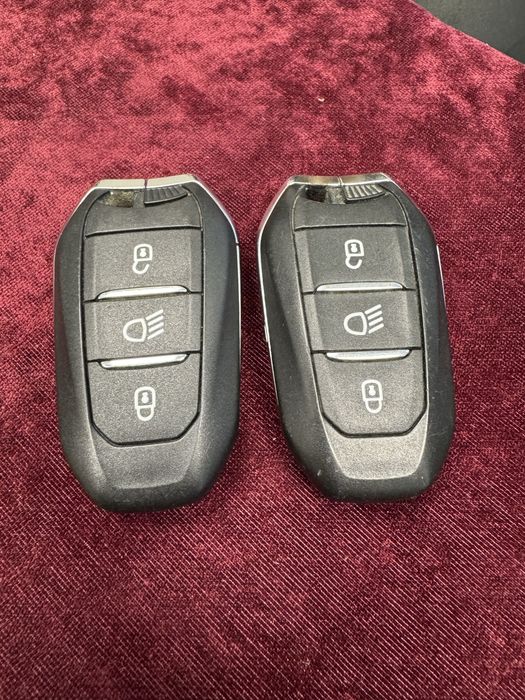 Ключ 2бр. за Citroen C3 2019 оригинални