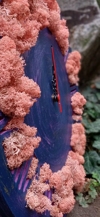 Уникален стилен часовник, изработен от естествени материали