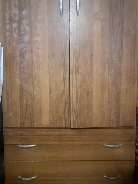 Двухдверный шкаф