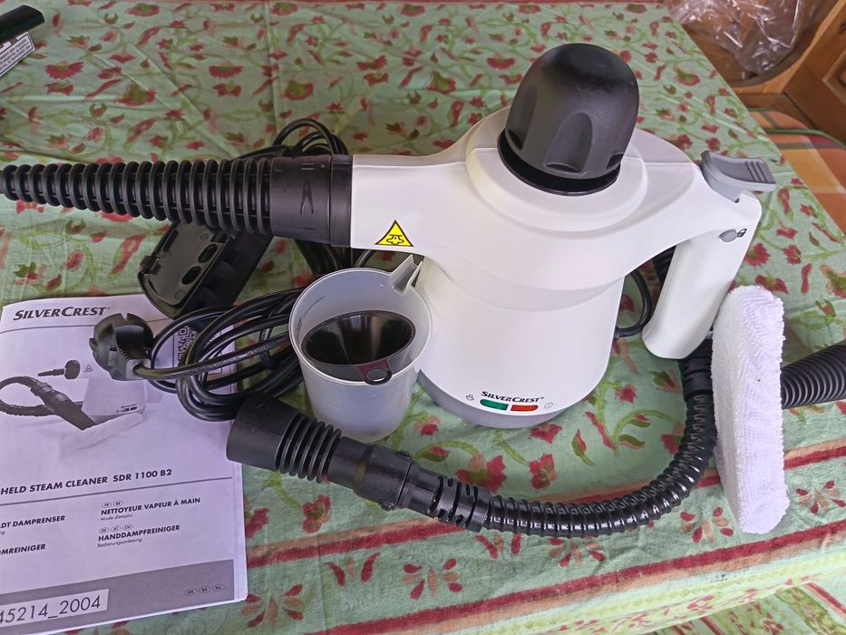 Продавам ръчна парочистачка SilverCrest Handheld Steam Cleaner SDR 1100 B2