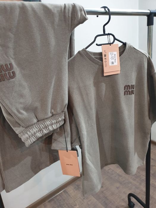 Costum damă.  Nou cu etichetă.  MIU MIU