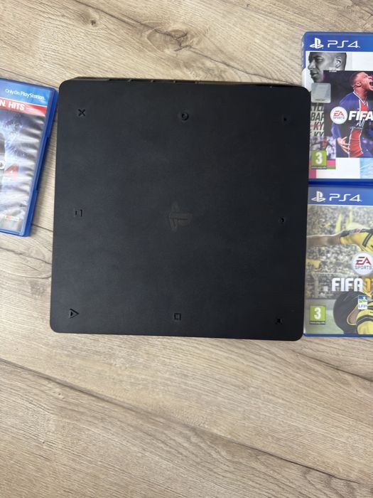 PS4 Slim 500gb + 3 jocuri si cablu de alimentare