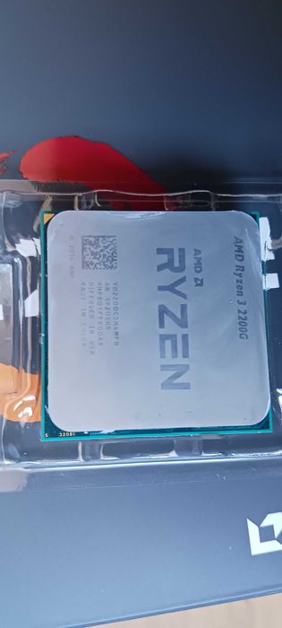 AMD Ryzen 4 ядрен процесор с графично ядро