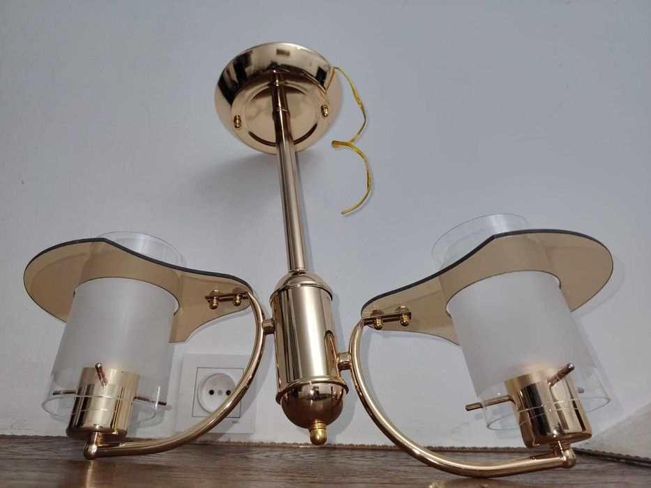 Люстра новая двух рожковая.
