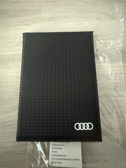 Sapca neagra  din bumbac si portofel acte auto