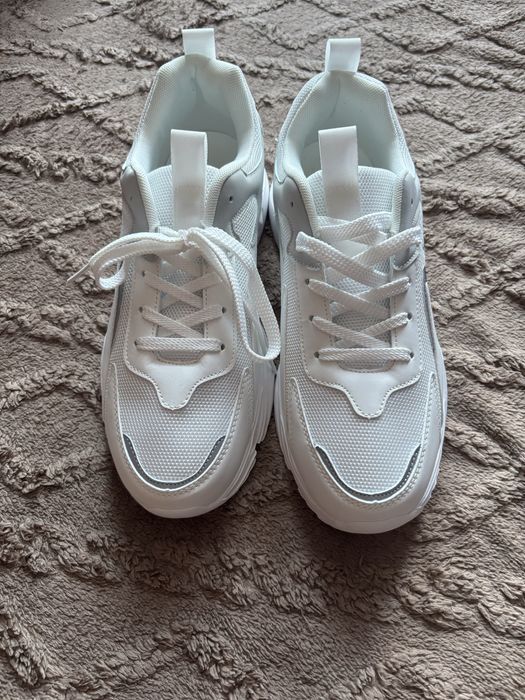 Продам кросовки новые 44 размер