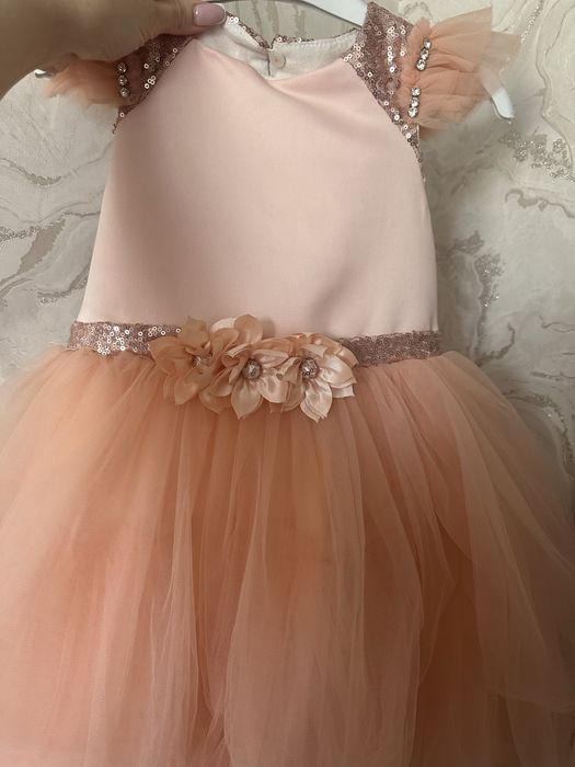 Продам платья 6-8 лет