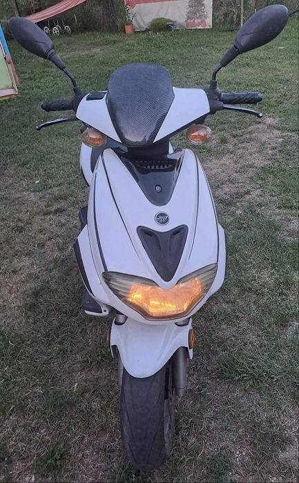 Scuter benzina , in stare foarte buna