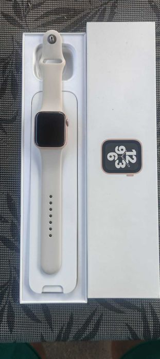 Apple Watch SE  40mm - Gold Aluminium