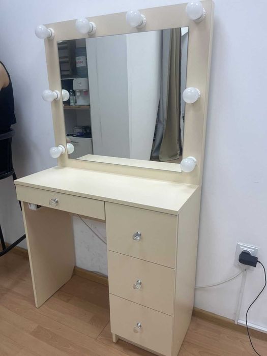 Туалетный столик