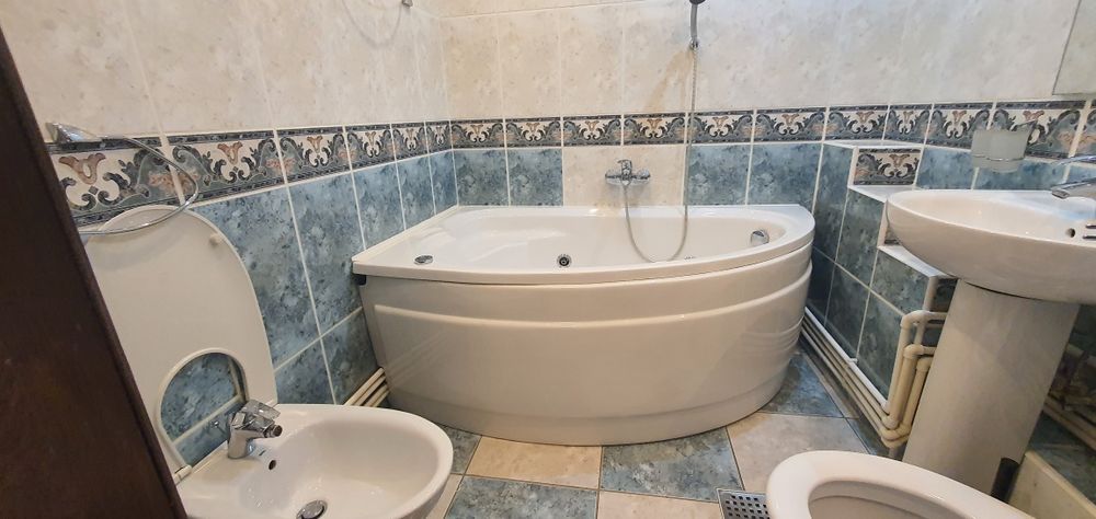Particular inchiriez apartament 3 camere Tineretului
