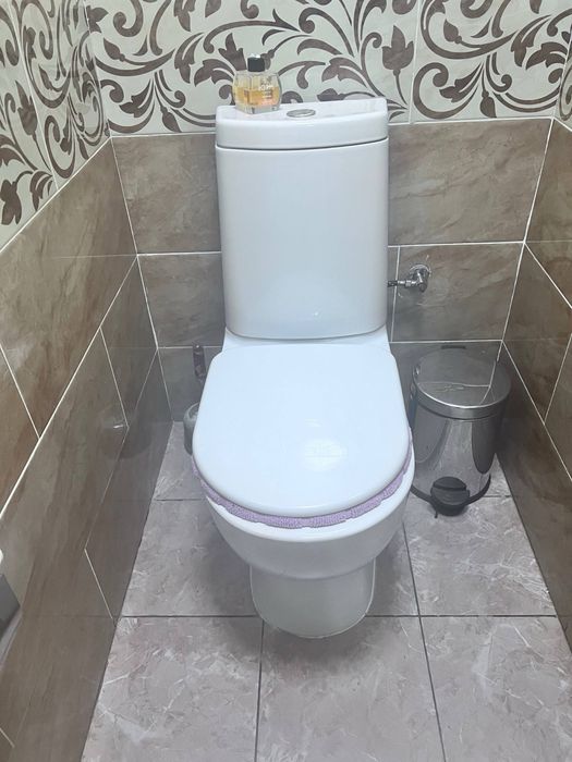 Уголок стол с пуфики, холати яхши ешик, унитаз ва ванна