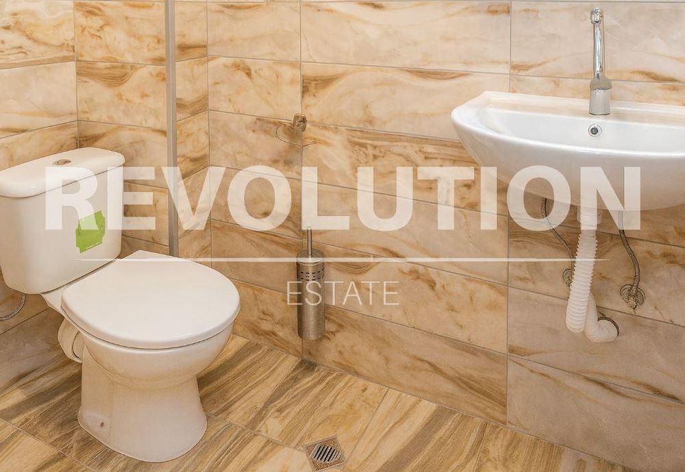 Дава се под наем Двустаен апартамент в Варна, Център - 64 кв.м за 747.66 € - Снимка #3