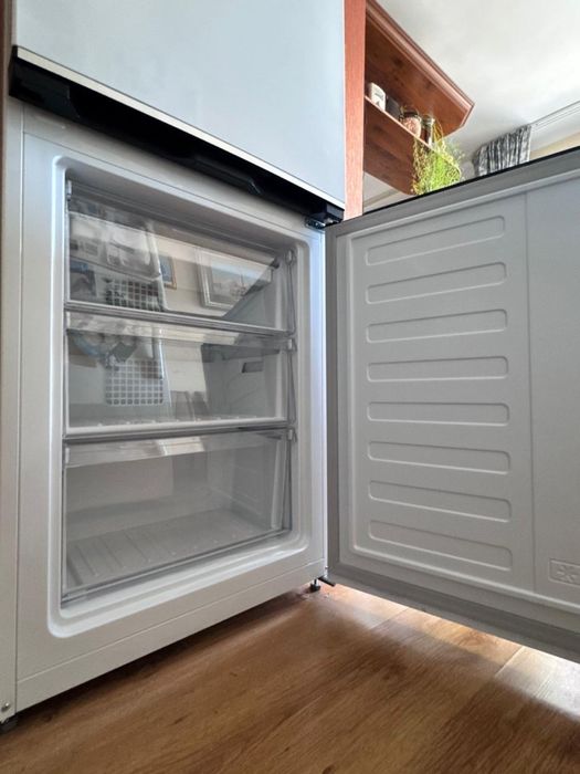 Белый двухкамерный холодильник Beko