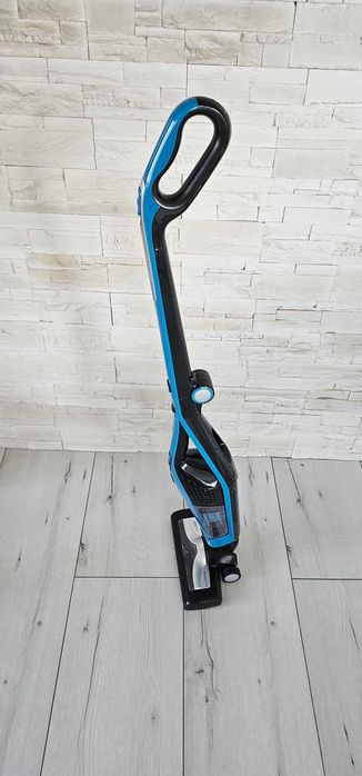 Продавам вертикална прахосмукачка ROWENTA Dual force 2 in 1