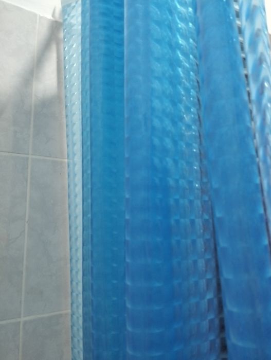 Продам 3D штор для ванной вместе  с крючками