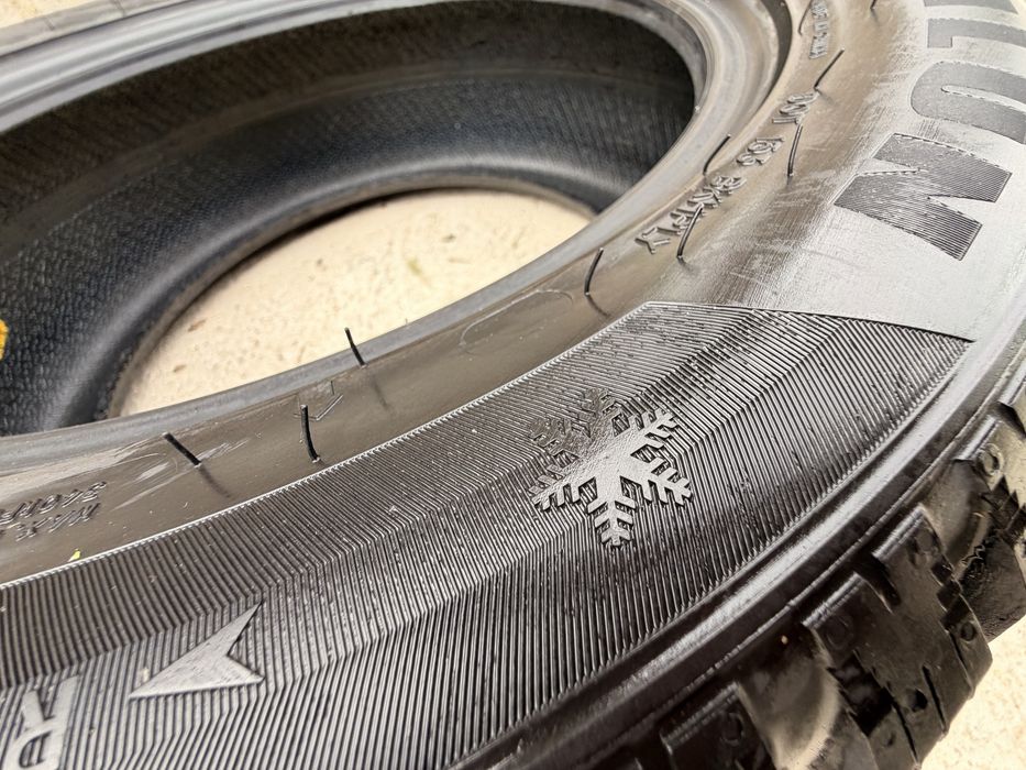 Продам резину 215/55 R17 покрышка