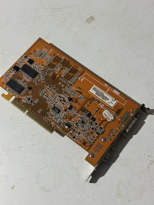 ASUS Radeon 9550 128MB AGP (A9550/TD/P/128M/A) – Netestată – Aspect foarte bun