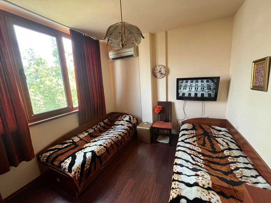 Тристаен апартамент 85 кв.м. за продажба в супер центъра на Казанлък