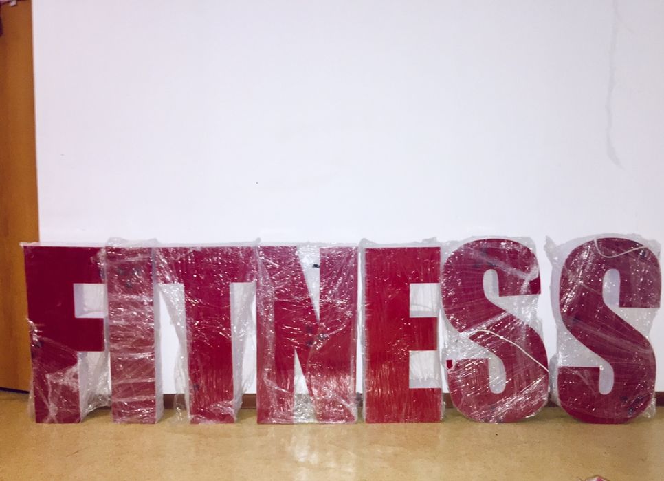 Фитнес реклама , световые буквы