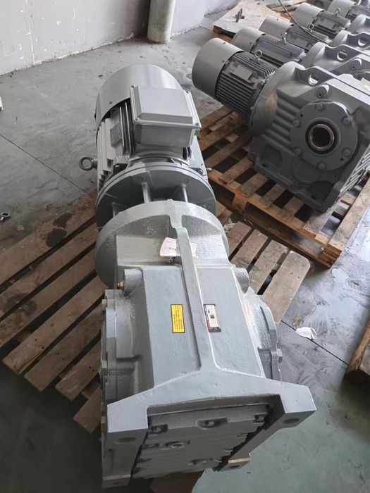 Мотор редуктор