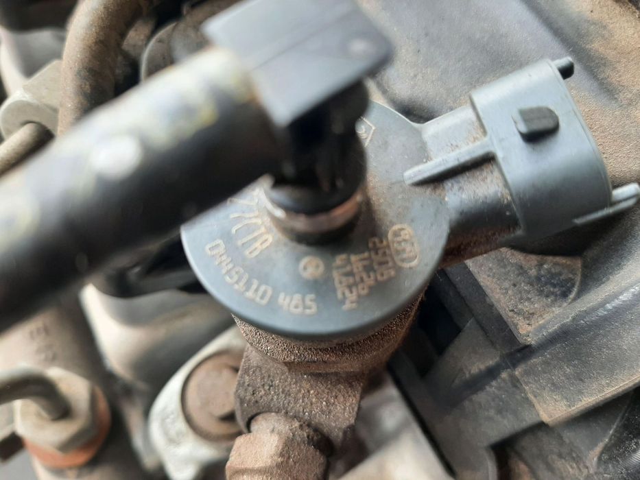 injector 1.5 dci k9k renault kangoo captur j5 renault  clio 4  0445110485 h8201108033