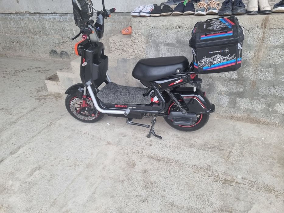 Skuter sotiladi.    .