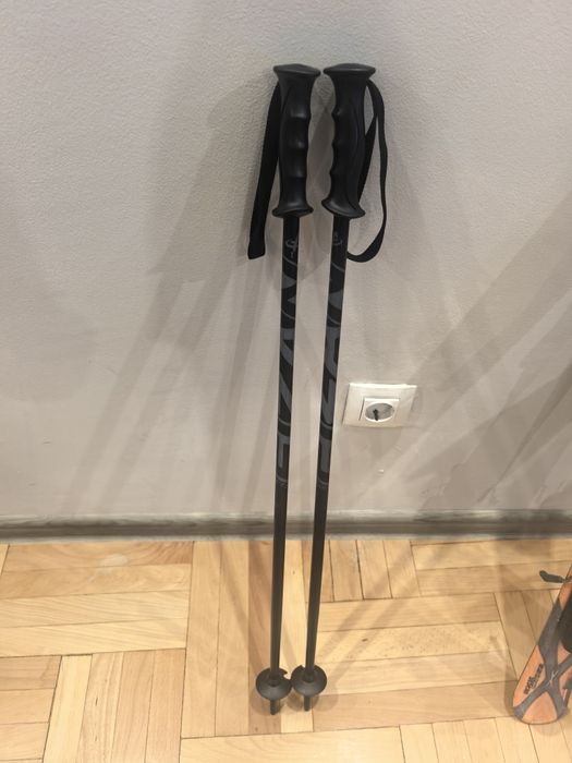 Ски каска и ски щеки