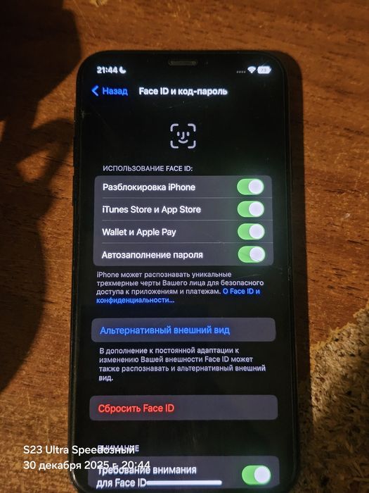 Продам iPhone X память 64 Gb