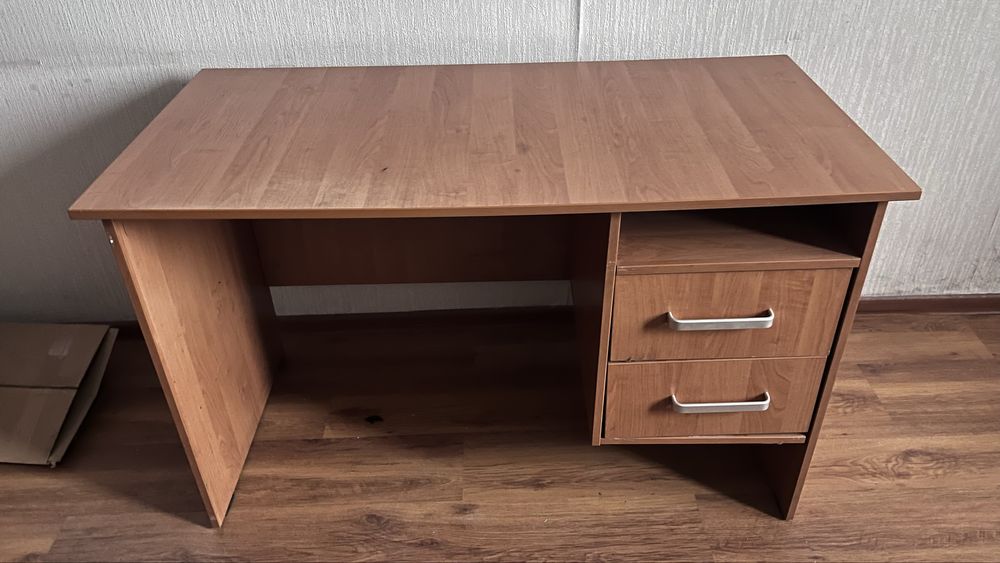 Офисный стол срочно!