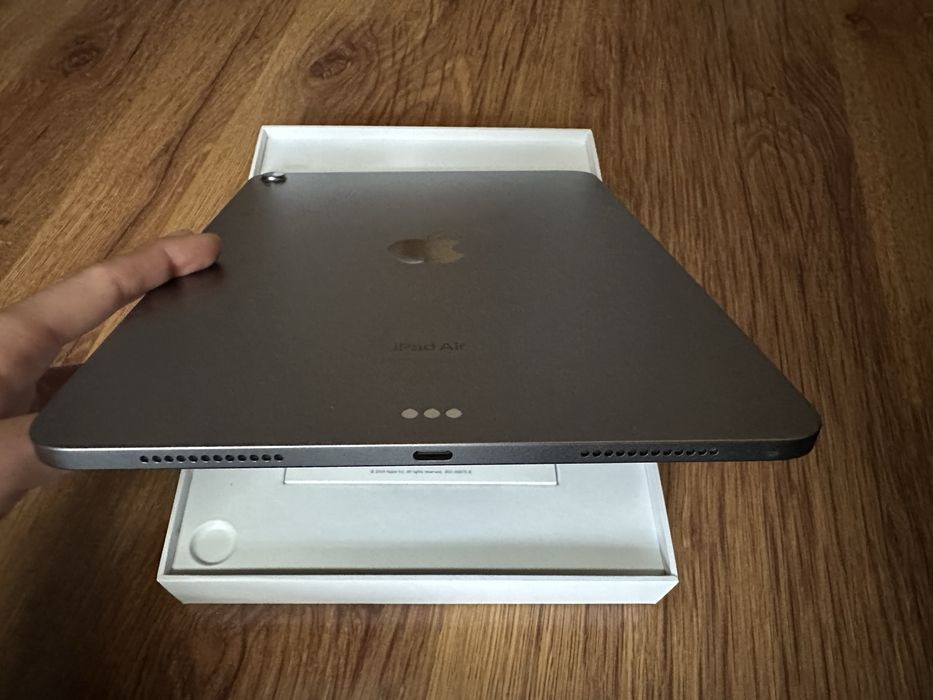 iPad Air 11” (M2, 256GB) + Apple pen – като НОВ!