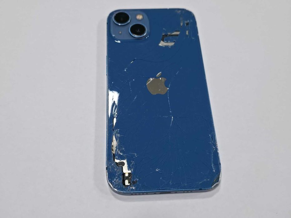 Apple iPhone 13 128GB лошо външно състояние